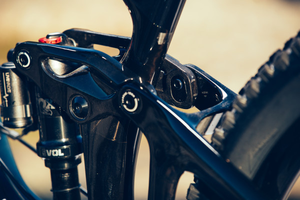 The upper rocker arm of the Maestro suspension system has a flip chip that lets you choose a steeper or slacker head angle and seat tube angle depending on your riding style and terrain. 
