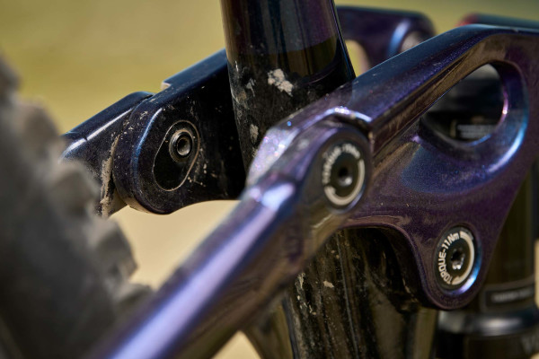 The upper rocker arm of the Maestro suspension system has a flip chip that lets you choose a steeper or slacker head and seattube angle depending on your riding style and terrain. 