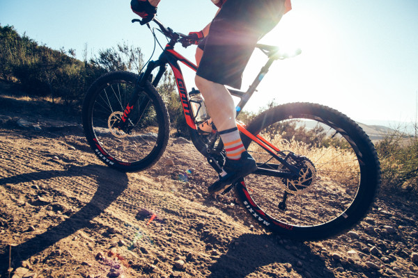 The 2018 Anthem features updated Maestro suspension with a new trunnion mount shock setup. The result is increased pedaling and braking efficiency as well as a lower center of gravity and shorter chainstays for better handling, climbing and agility. 