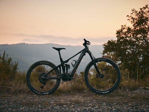 Bicycling Magazine nomina la nuova Intrigue X Advanced E+ Elite per gl...