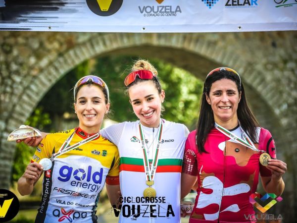 Ana Santos revalida su título nacional de ciclocross por 5º año consecutivo.