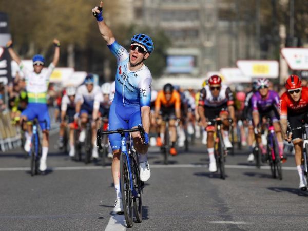 Kaden Groves apporte à BikeExchange-Jayco une deuxième victoire consécutive en Catalogne !