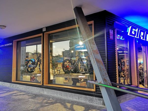 GIANT IBÉRICA ABRE DOS NUEVAS TIENDAS EN SAN SEBASTIÁN
