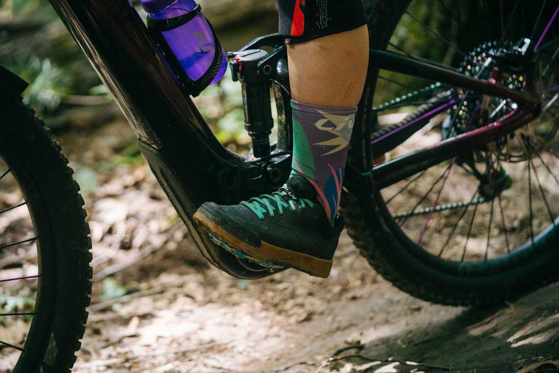 a woman dropping her heels while braking on an e-mtb