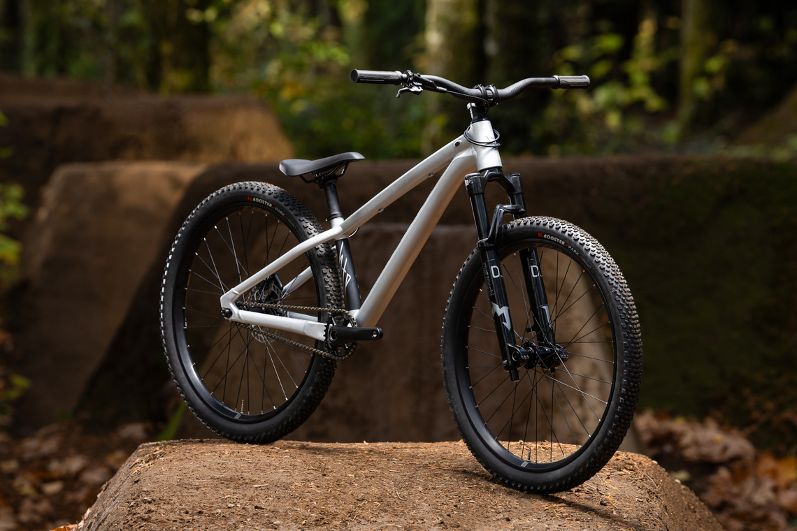 新型ダートジャンプバイク「STP」シリーズを発売 | Giant Bicycles