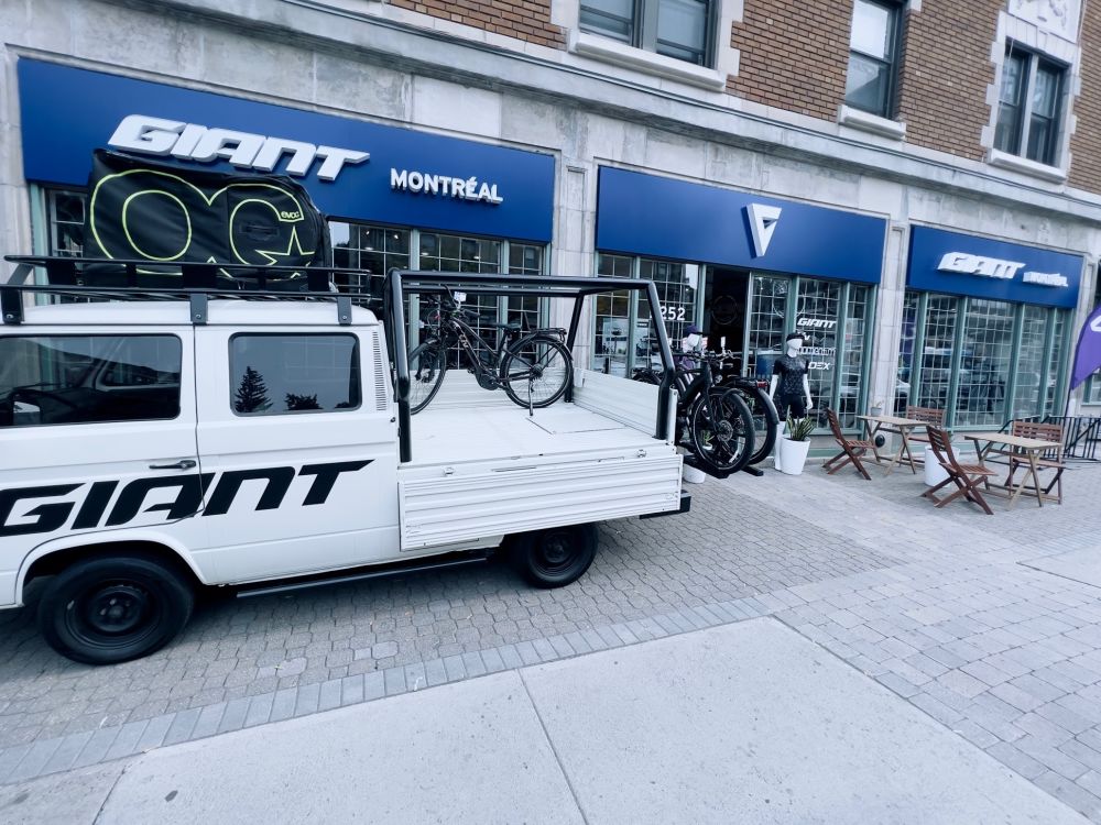 Giant Montreal