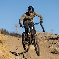 Escape R3 W (2025) | Women Fitness bike | Liv Cycling Japan 日本