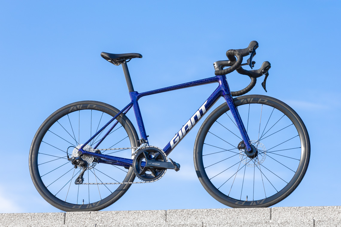 レース志向の高性能アルミロードバイク「TCR SLR」登場 | Giant