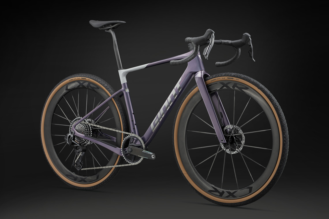 ブランド史上最速最軽量のグラベルレースバイク REVOLT ADVANCED SL ブランド史上最速最軽量のグラベルレースバイク REVOLT ADVANCED SL