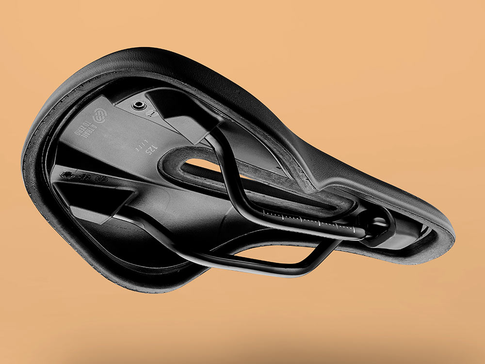 Gros plan de la selle Grit Core Lite vue du bas