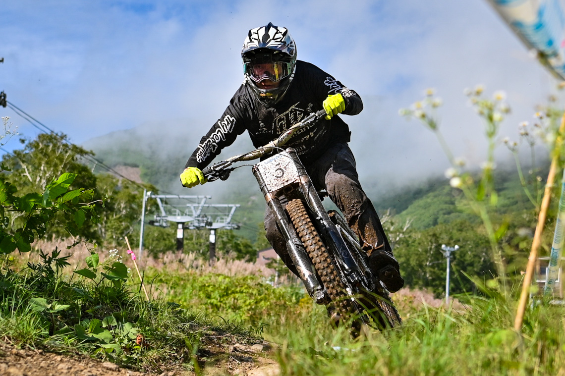 清水選手がDHS第5戦ニセコアンヌプリ国際スキー場大会で優勝！ | Giant