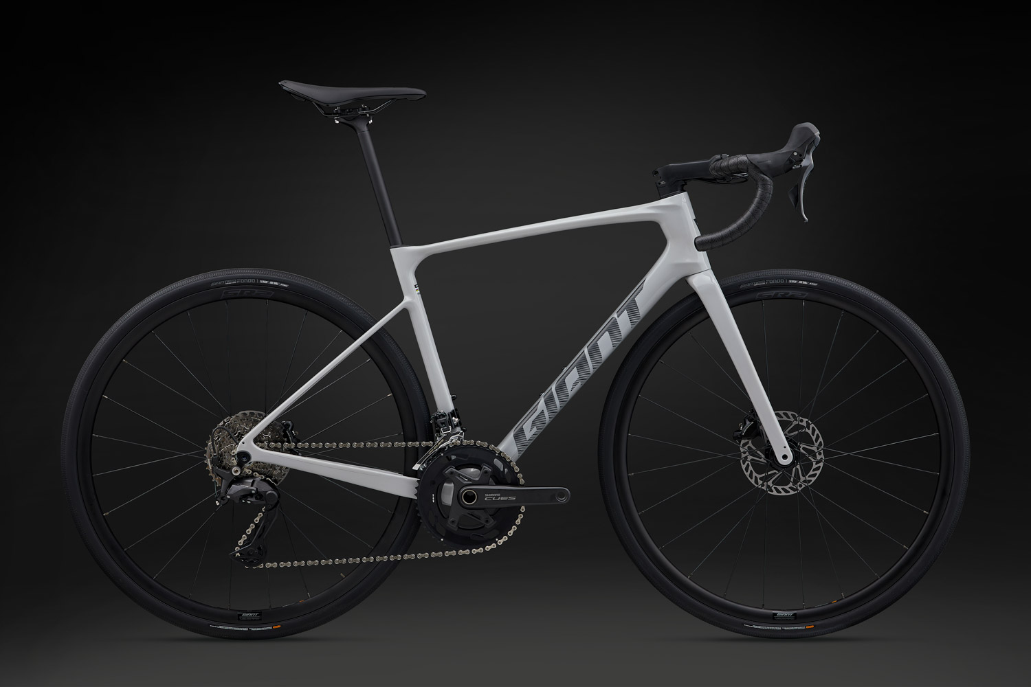 ジャイアントのTCR0に着いてたホイール 23c GIANTは、カーボンロードバイクではリムブレーキ仕様の最終型と
