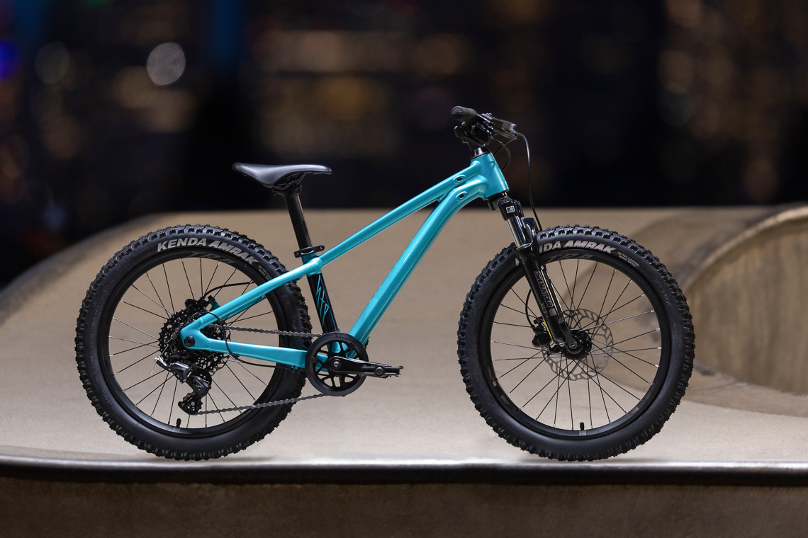 新型ダートジャンプバイク「STP」シリーズを発売 | Giant Bicycles