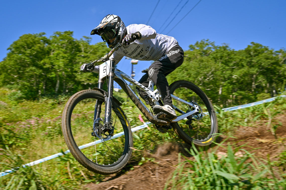 清水選手がDHS第5戦ニセコアンヌプリ国際スキー場大会で優勝！ | Giant