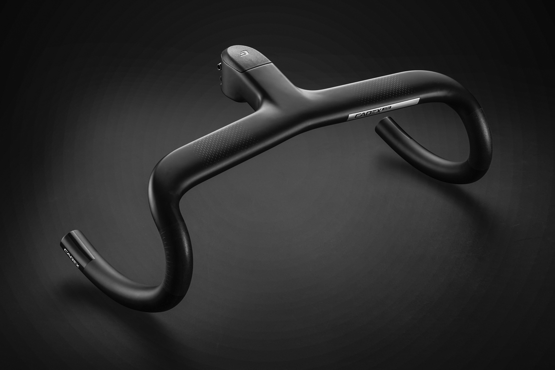 新型 CADEX AERO INTEGRATED HANDLEBAR 登場 より軽量かつエアロに進化